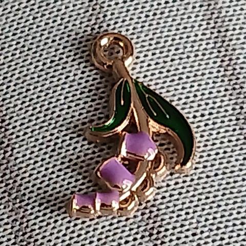 troc de  Reserver Valvi. Un  Pendentif, sur mytroc