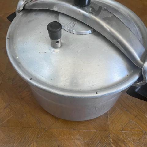 troc de  Ancienne Cocotte minute Seb, sur mytroc