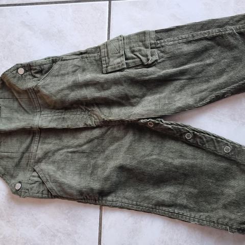 troc de  Salopette en velours taille 18 mois, sur mytroc