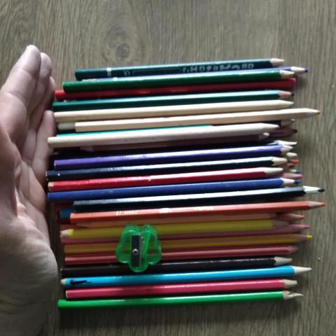 troc de  Résa T / Lot grands crayons couleur, sur mytroc