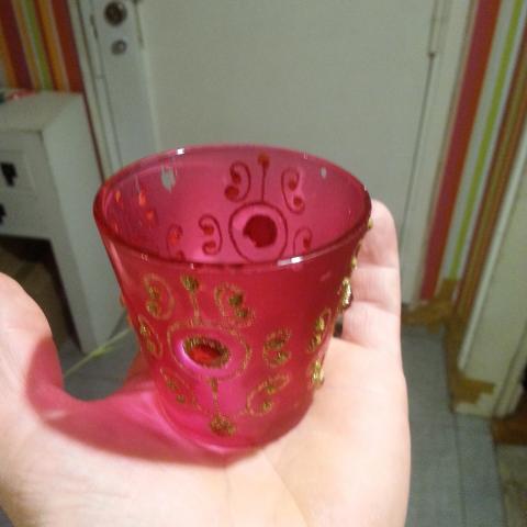 troc de  Petit verre rose décors indien, sur mytroc