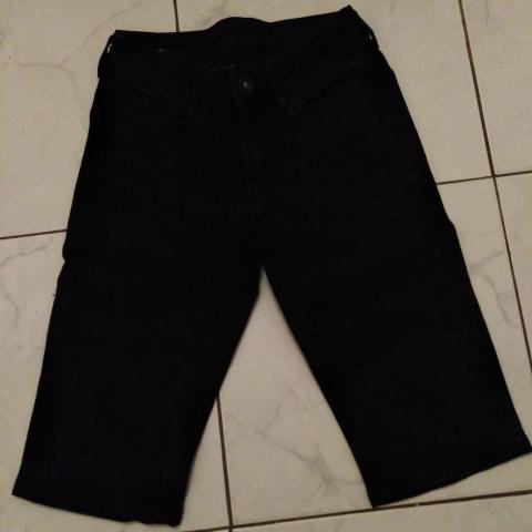 troc de  Pantacourt jeans noir taille 36, sur mytroc