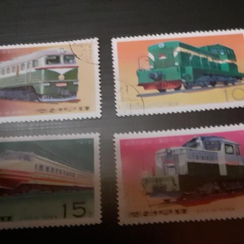 troc de  4 timbres locomotives, sur mytroc