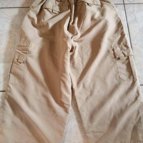 troc de  pantacourt homme taille 5    (48/50  ) tres bon etat, sur mytroc