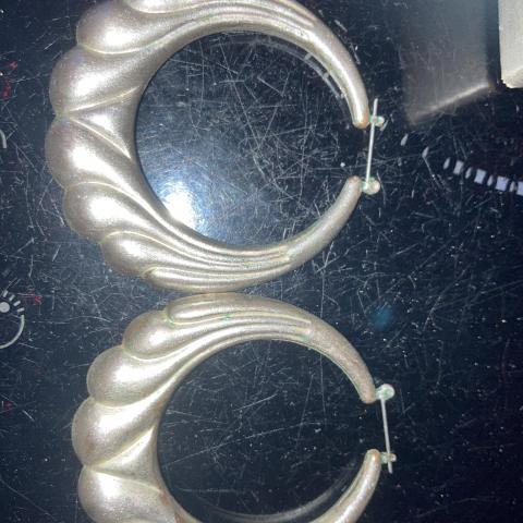 troc de  Réservé Très grandes boucles d’oreilles, sur mytroc