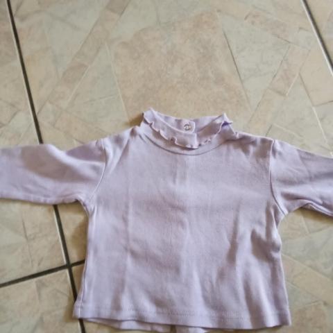 troc de  joli haut mauve attaché derriere marque baby 6 mois, sur mytroc