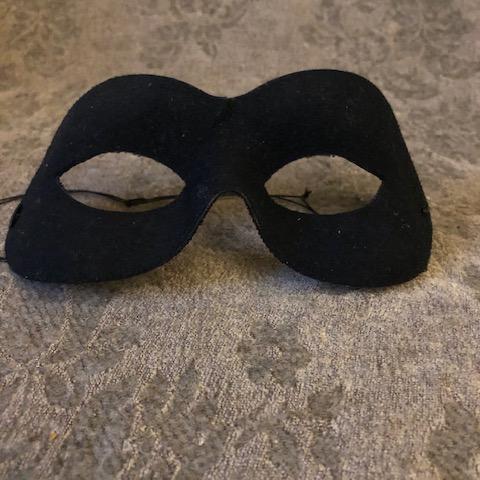 troc de  Masque loup plastique floqué (impression velours), sur mytroc