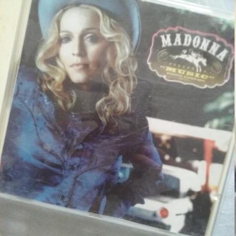 troc de  *** DISPO *** CD gravé Madonna "Music", sur mytroc