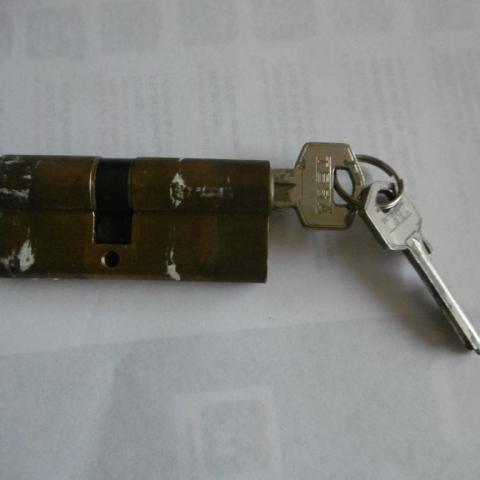troc de  Barillet de porte 30 mm + 40 mm avec 2 clefs, sur mytroc