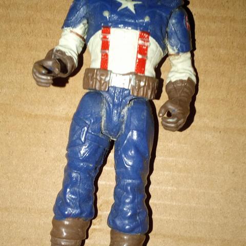 troc de  figurine captain america avec son bouclier réserver ginko, sur mytroc