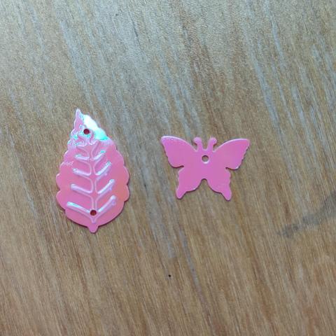 troc de  Jolies confettis roses feuilles et papillons, sur mytroc