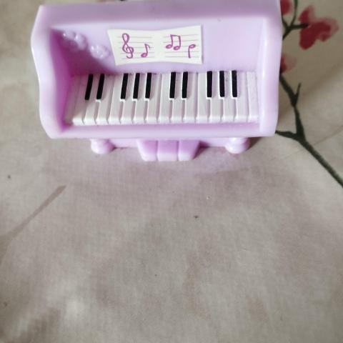 troc de  Piano miniature (Style maison de poupée), sur mytroc