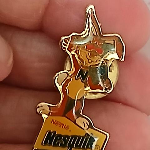 troc de  Reserver. Pins ' NESQUIK ', sur mytroc