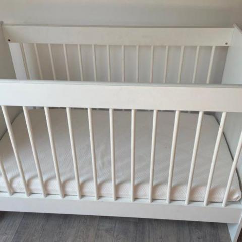 troc de  Lit à barreaux avec matelas, sur mytroc