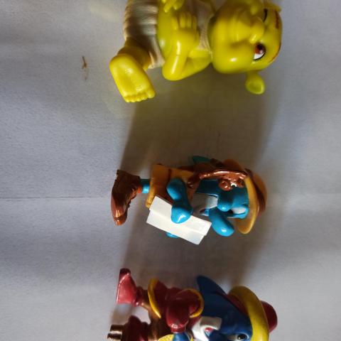 troc de  3 figurines hauteur 5 6 cm environ, sur mytroc