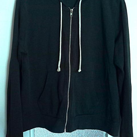 troc de  Sweat à capuche vert chiné foncé., sur mytroc