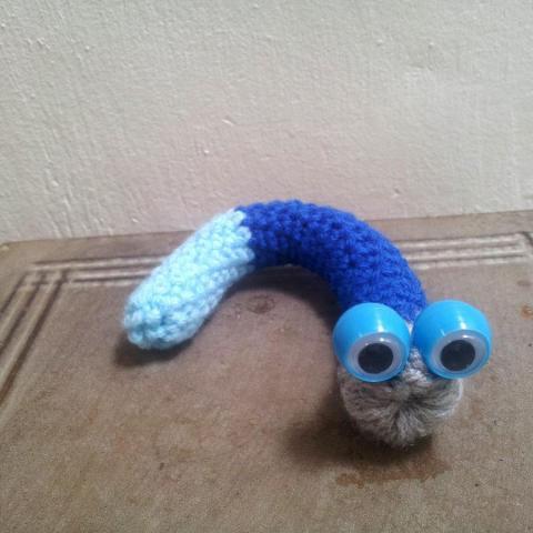 troc de  Petit ver au crochet fait main, sur mytroc