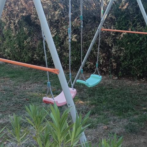 troc de  Échange portique enfant 2 balançoires, sur mytroc
