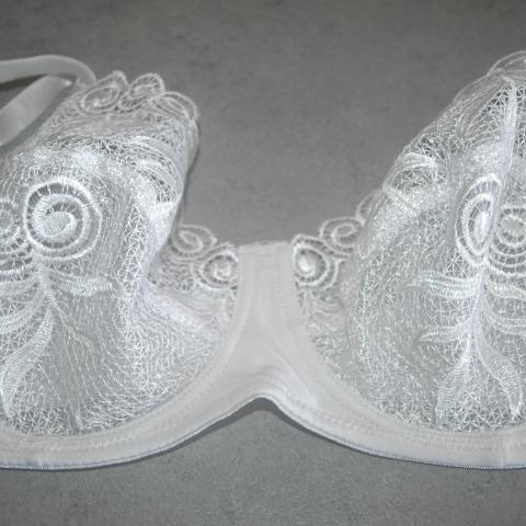 troc de  SOUTIEN GORGE BLANC CASSE, sur mytroc