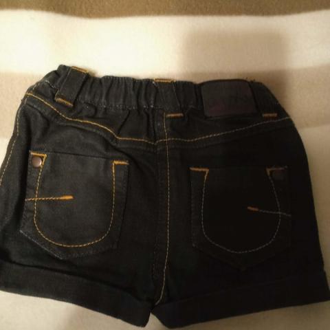 troc de  short  jeans  marque kitchoum 1 mois comme neuf, sur mytroc