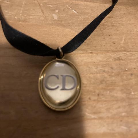 troc de  Pendentif Christian Dior, sur mytroc