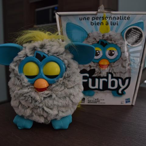 troc de  Furby interactif gris et bleu turquoise, sur mytroc