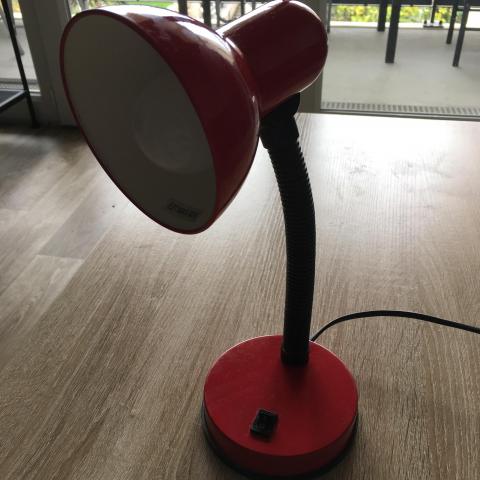 troc de  Lampe de bureau rouge, sur mytroc