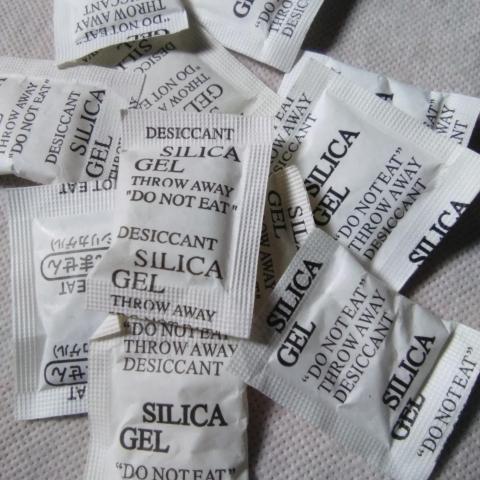 troc de  lot, gel de silice, absorbeur d'humidité, très bon état, sur mytroc