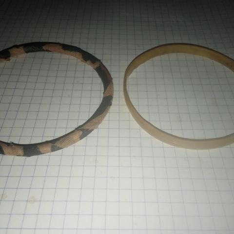 troc de  2 bracelet plastique 7 cm, sur mytroc