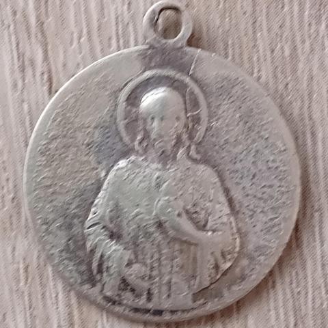 troc de  Une Médaille Pendentif Du CHRIST, sur mytroc