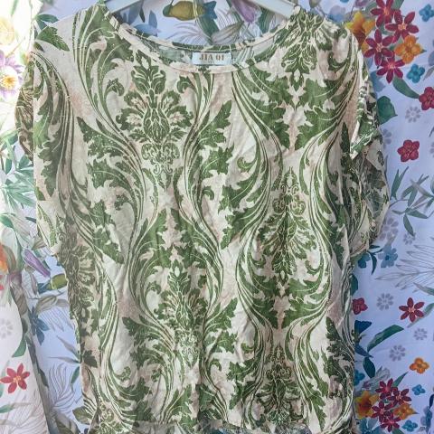 troc de  débardeur neuf taille M/L réserver fidjy, sur mytroc