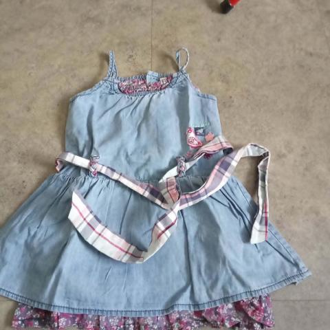 troc de  Robe bleu avec ceinture 1 an, sur mytroc