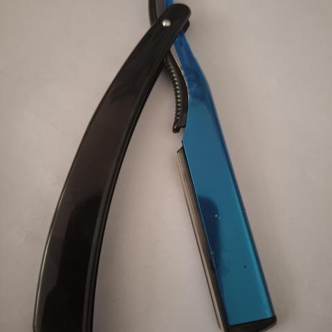troc de  Couteau coupe barbe neuf, sur mytroc