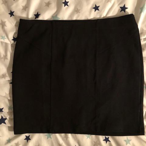 troc de  (réservé) Jupe noire Pimkie taille L (tissu extensible), sur mytroc