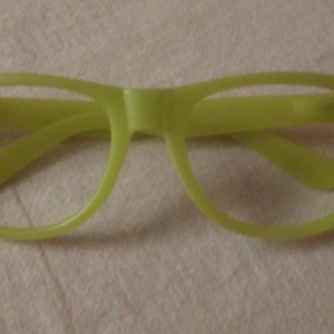 troc de  Monture de lunettes verte anis., sur mytroc