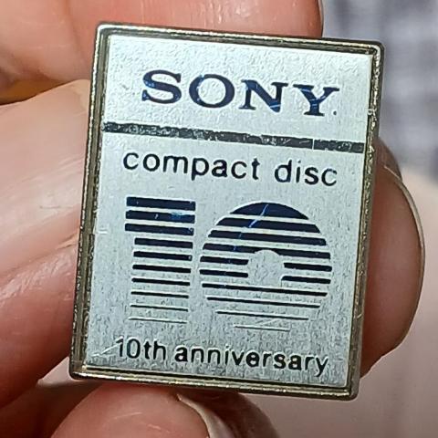 troc de  Reserver. Pins ' SONY ' Compacte disc, sur mytroc