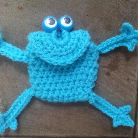 troc de  Petite grenouille-pochette au crochet faite main, sur mytroc