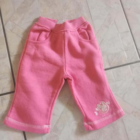 troc de  Pantalon 1 an rose   poche et dessin blanc  passe en lettre, sur mytroc