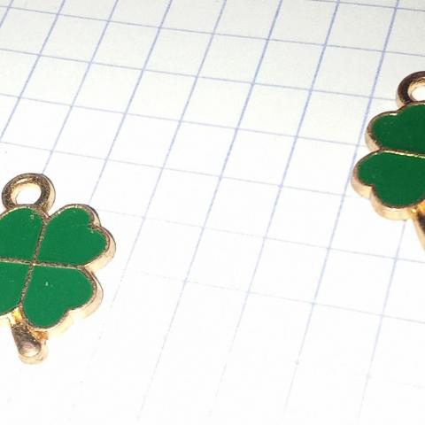 troc de  2 pendentif porte bonheur réserver diverstroc, sur mytroc