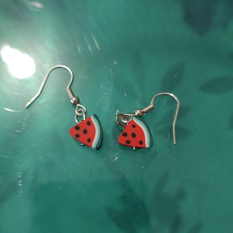 troc de  ✉️ boucle d'oreille neuve, sur mytroc