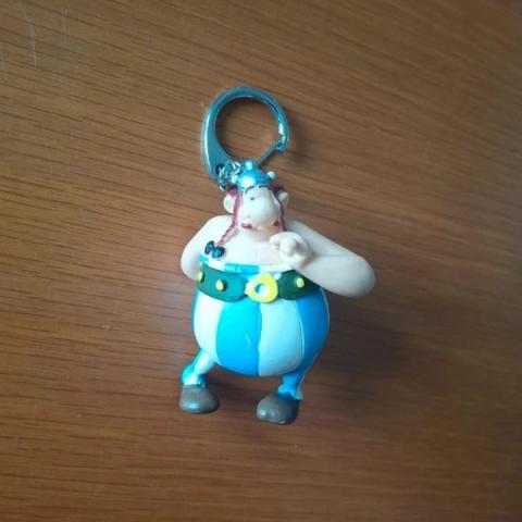 troc de  Porte clef Obélix plastoy Uderzo Goscinny 2002, sur mytroc