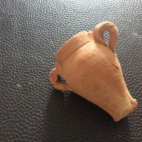 troc de  Petit poterie fait main années 70 Djerba 4,5 cm h, sur mytroc