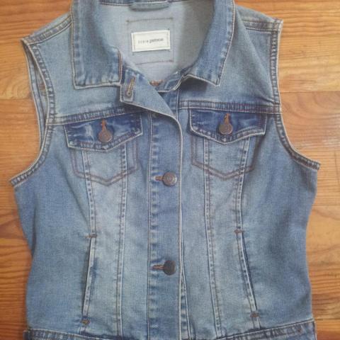 troc de  Petit gilet en jean Taille 34, sur mytroc