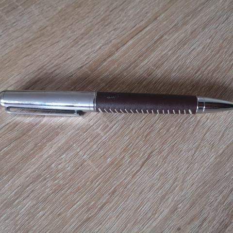 troc de  très beau stylo avec cuir, sur mytroc