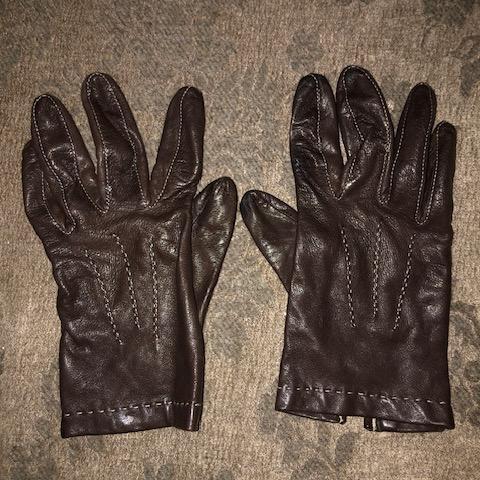 troc de  Paire de gants cuir d'agneau taille 7,5 doublée Isotoner bon état, sur mytroc