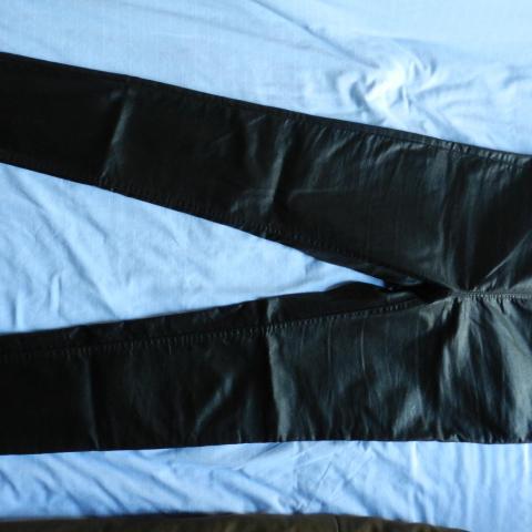 troc de  réservé pantalon noir satiné T XL, sur mytroc