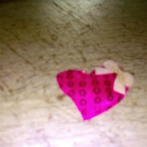 troc de  1 cœur rose  avec sont Nœud blanc, sur mytroc