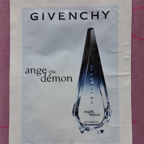 troc de  (réservé) Givenchy Ange ou démon, eau de parfum 1 ml, sur mytroc