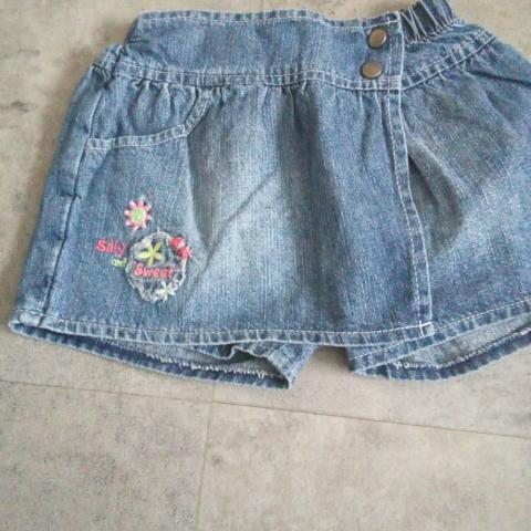 troc de  Jupe short en jeans marque loves tunes 1 an, sur mytroc
