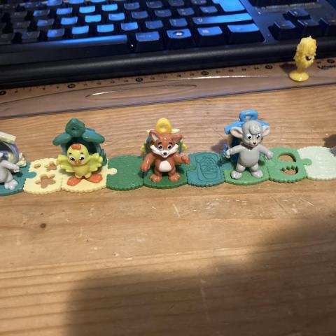 troc de  Réservé Série jouets Kinder, sur mytroc